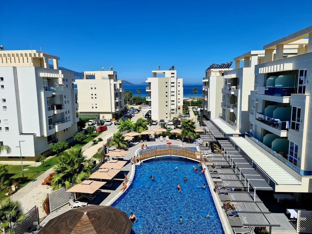 Flori Beach Apartment Radhime Bagian luar foto