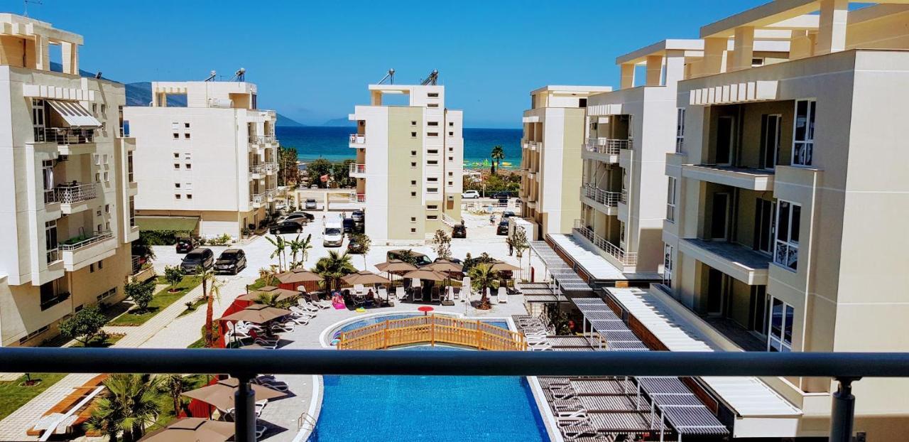 Flori Beach Apartment Radhime Bagian luar foto